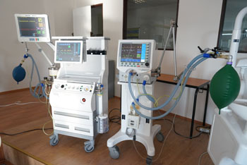 COVID-19: Slovenské nemocnice dostanú 300 pľúcnych ventilácií